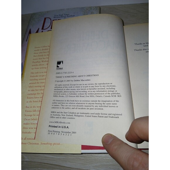 When Christmas Comes & There's Something About Christmas Books Debbie Macomber - Picture 4 of 12